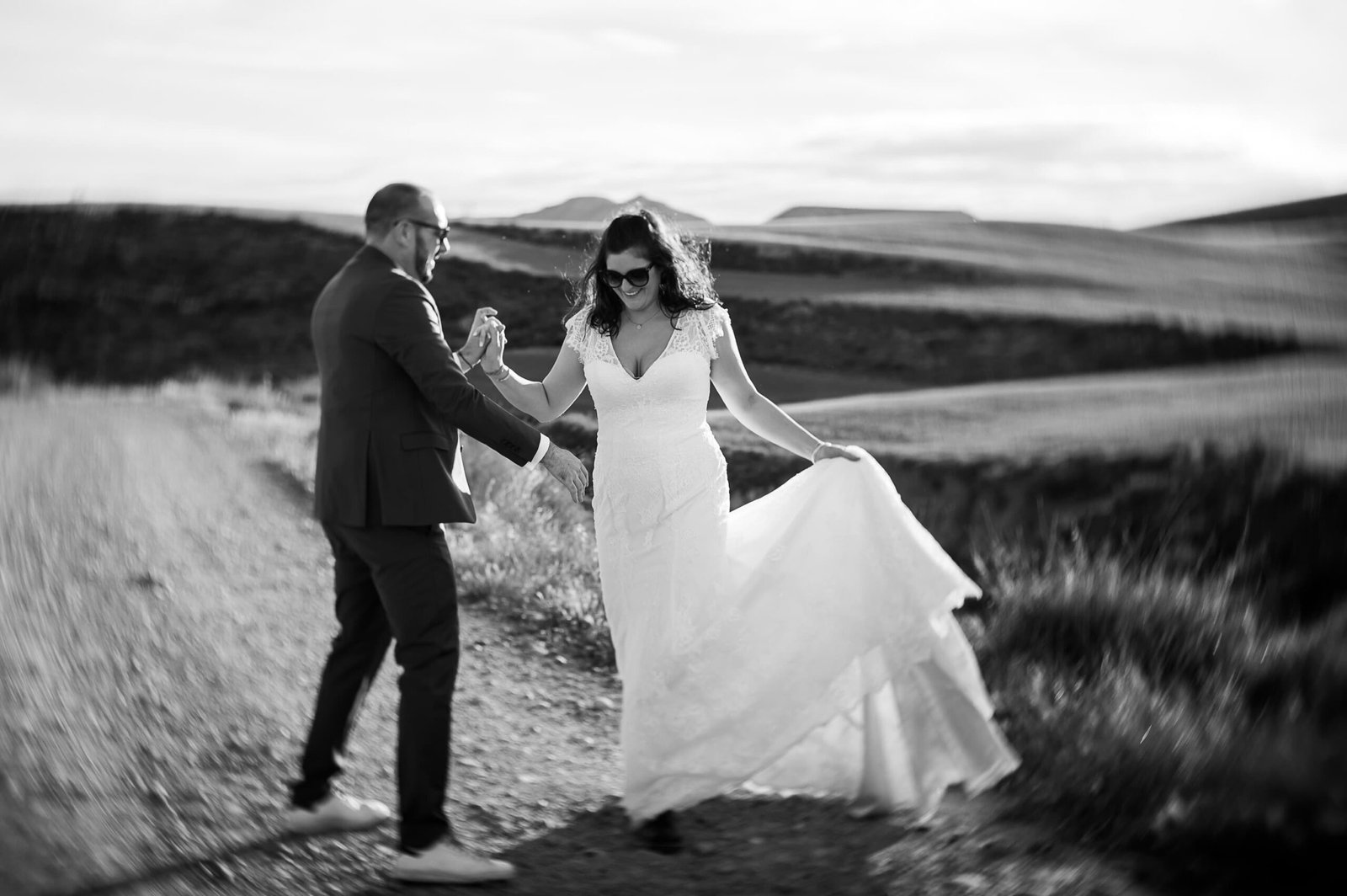 Une séance photo de couple dans le désert des Bardenas
